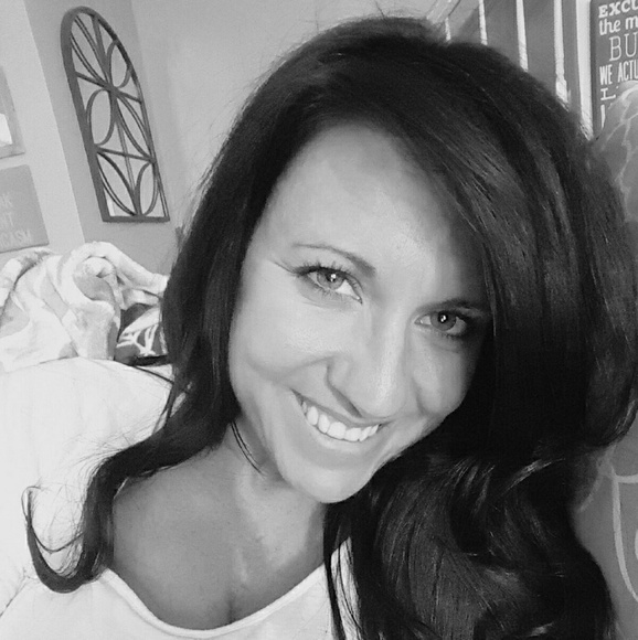 Meet your Posher, Amanda - Picture 1 of 1